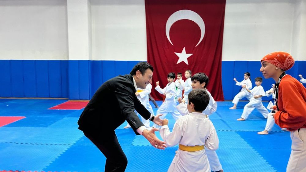 Şahin karetecileri yalnız bırakmıyor